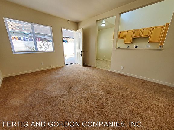 3rd image of 2136 Raymond Ave #6974240
