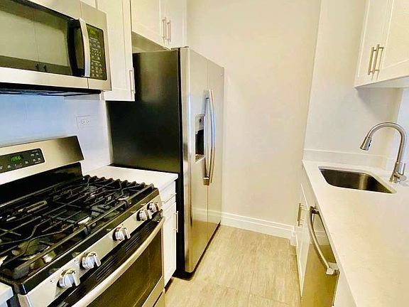 4th image of 151 E 31st St #5C
