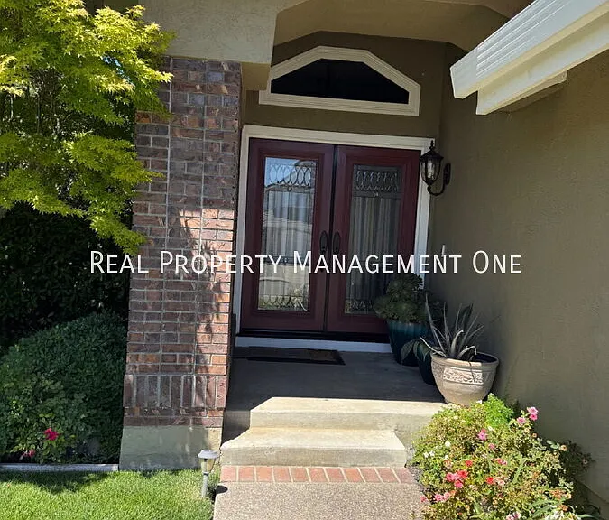 3010 Boardwalk St — Photo 4