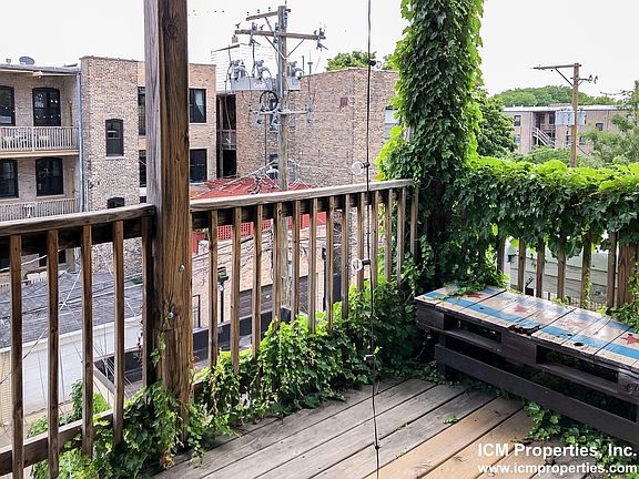2nd image of 863 W Wellington Ave #3