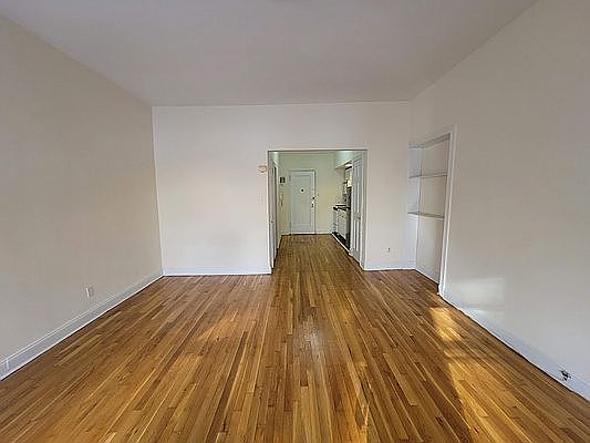 3rd image of 881 10th Ave #4X
