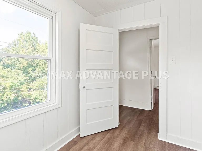 516 N Center St — Photo 11