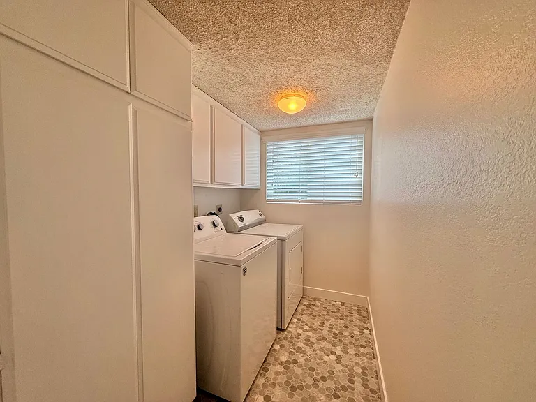 10019 Canyonview Ct — Photo 13