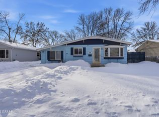 1314 S 19th St, Grand Forks, ND 58201