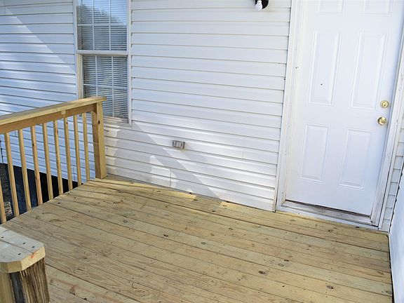 5th image of 304 W Oldham Ave