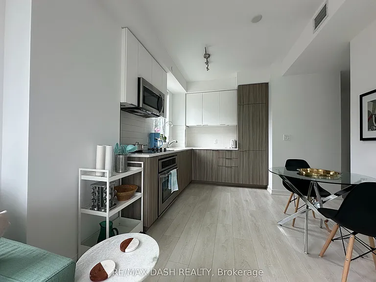 223 Saint Clair Ave W #215 — Photo 31