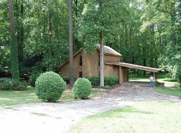 2nd image of 3950 Woodland Cir SE