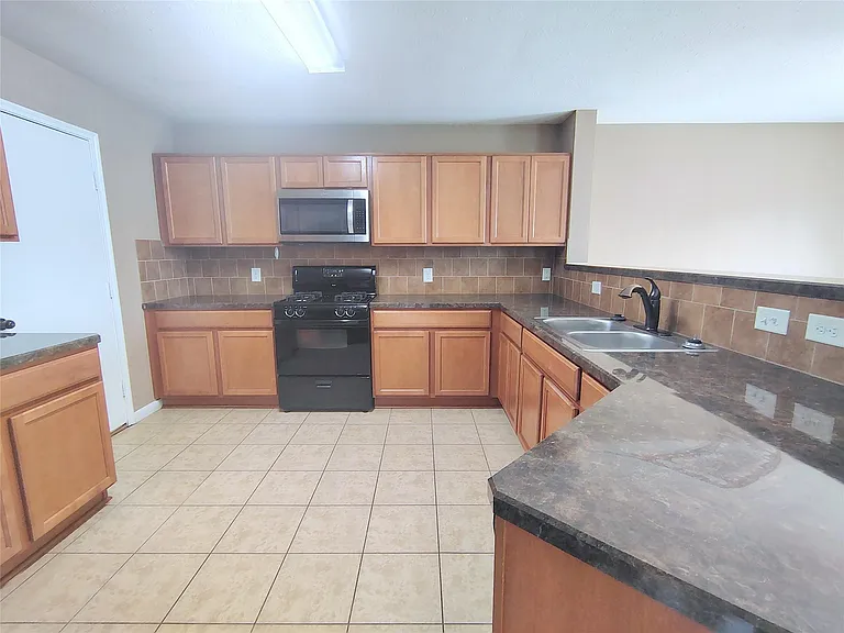 1206 Larks Trace Ln — Photo 8
