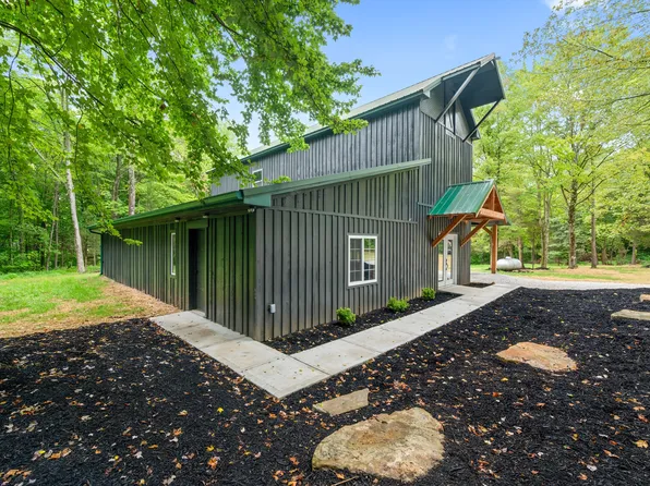 7260 Pumpkin Ridge Rd, Nashville, IN 47448