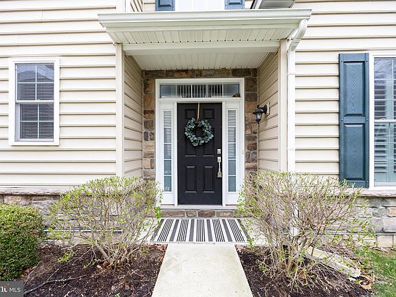 3rd image of 1417 Honeysuckle Ct