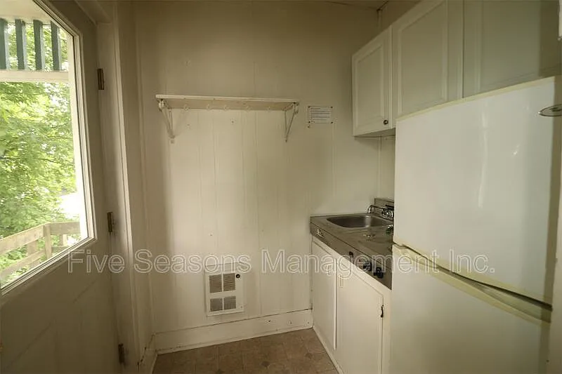 Studio, 1.0 bath, 450 sqft, $1,200 — Photo 4