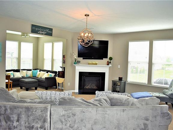 4th image of 5112 Charmaine Ln