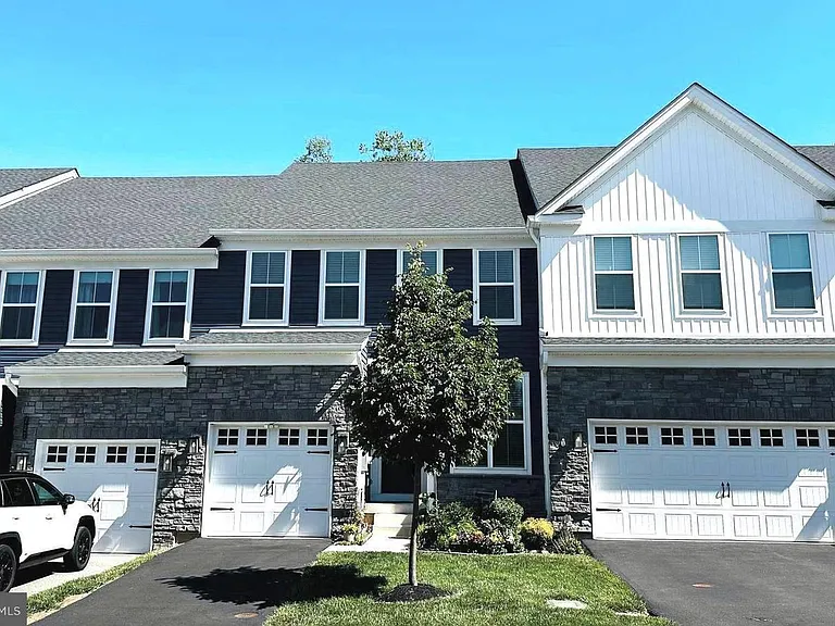 229 Wynstone Ct — Photo 1