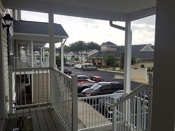 close to office/pool/bus stop