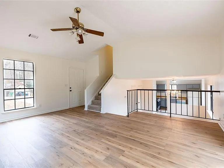 3927 Centennial Trl — Photo 2