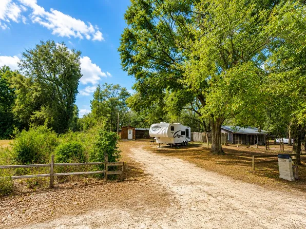 1129 Juniper Lake Dr, Defuniak Springs, FL 32433