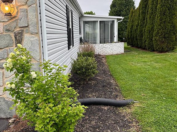 5th image of 399 Spring Meadow Cir