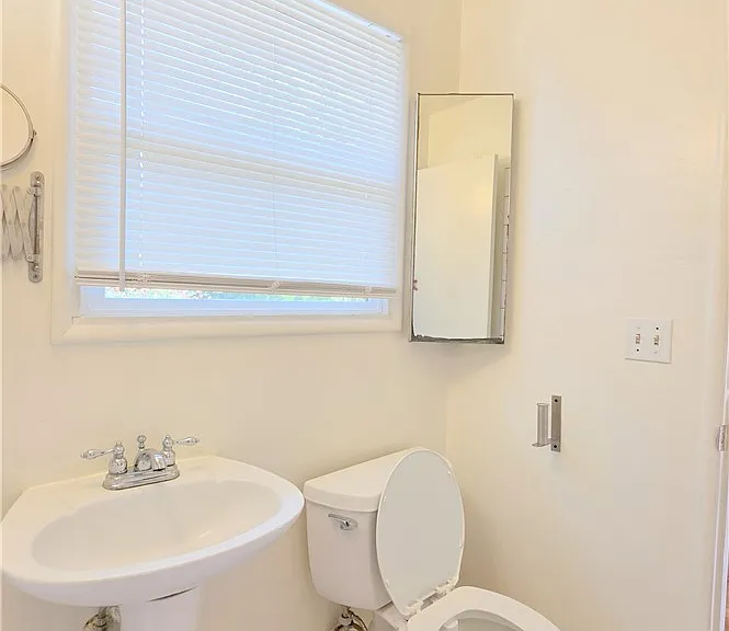 182 E Green St — Photo 17