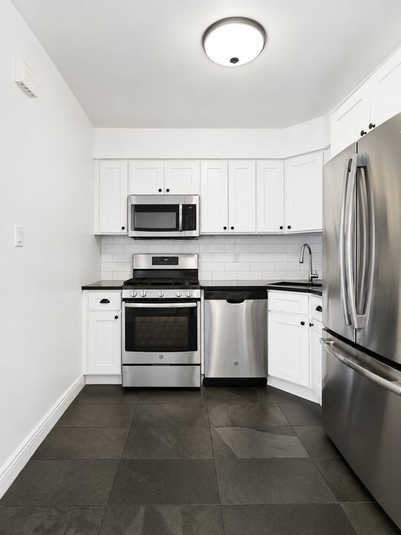 3 BR in Astoria