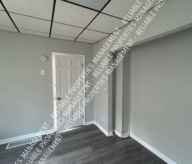 910 Broadway — Photo 5
