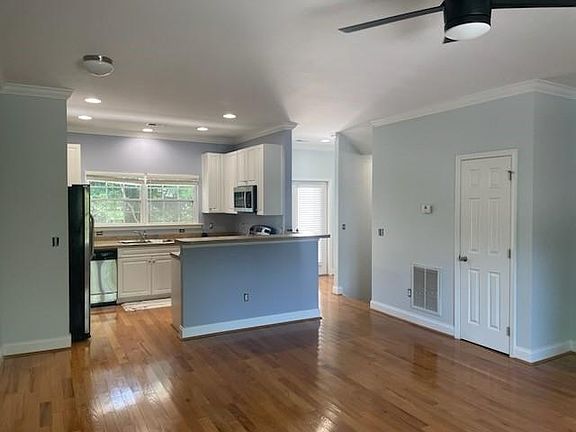 3rd image of 4043 Hartland St