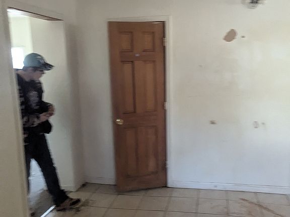 4th image of 209 N Charlton St