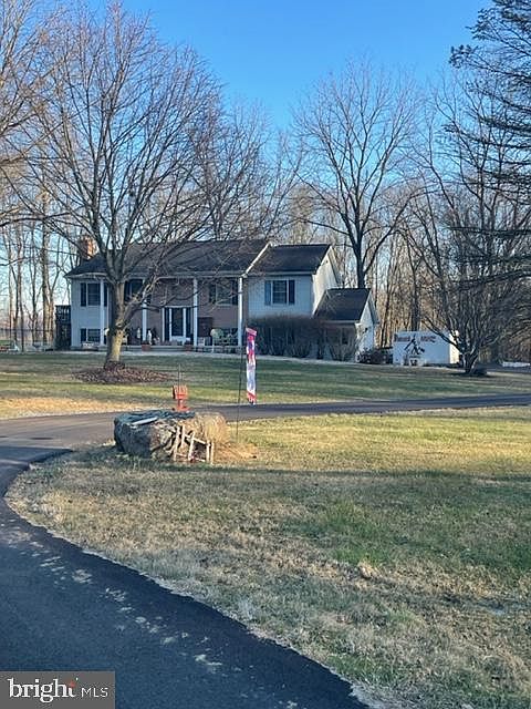 1st image of 33 Hardwood Ln