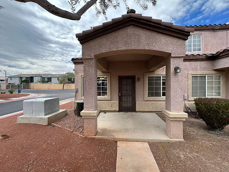 2621 Adelante Ave #108 — Photo 3