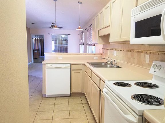3rd image of 9564 Cobblebrook Dr