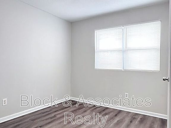 5th image of 309 Ingram St APT D
