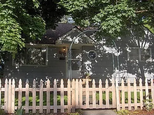 6128 N Oak St