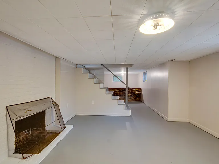 215 Blue Hill Dr — Photo 31