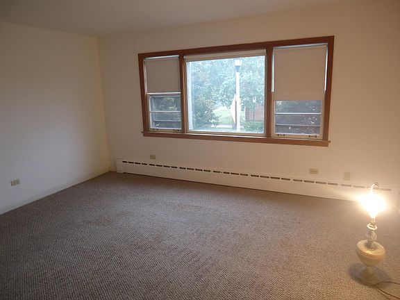 2nd image of 4936 Greenwood Ave APT 1E
