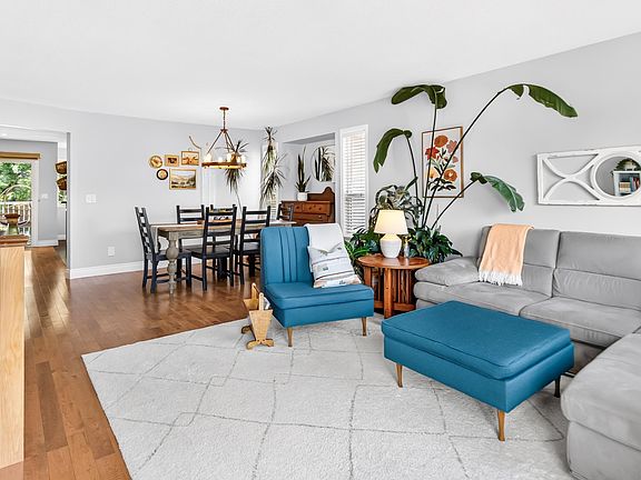 5th image of 32985 Desbrisay Ave