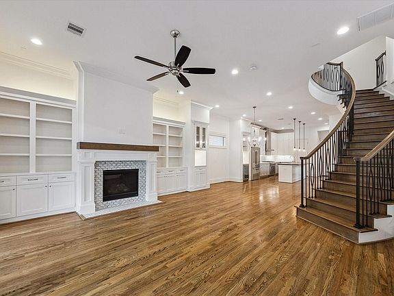 3rd image of 1301 Peden St