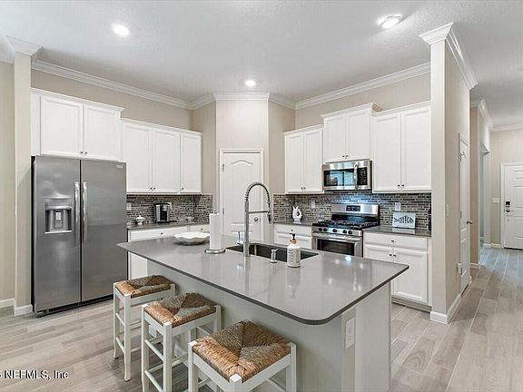 4th image of 126 PESCADO Drive