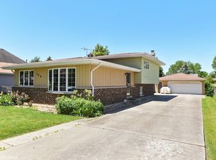 766 N Willow Rd, Elmhurst, IL 60126