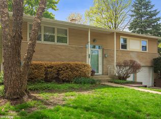 20 S Winston Dr, Palatine, IL 60074