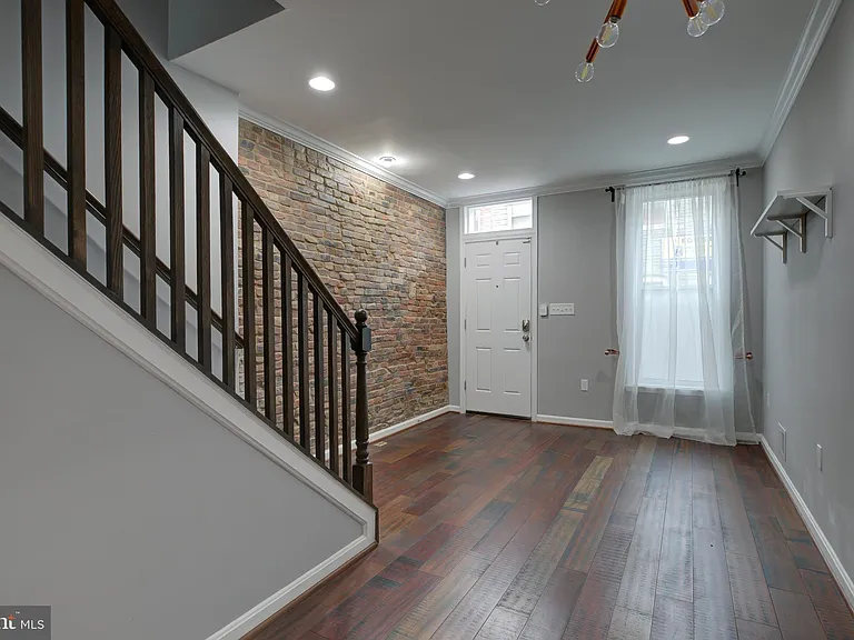16 N Bradford St — Photo 7