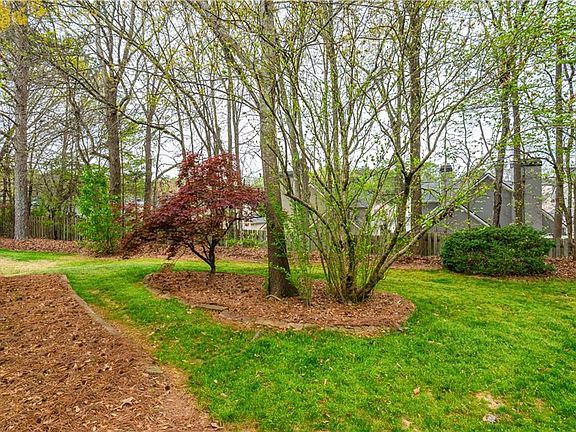 3rd image of 229 Dennis Dr