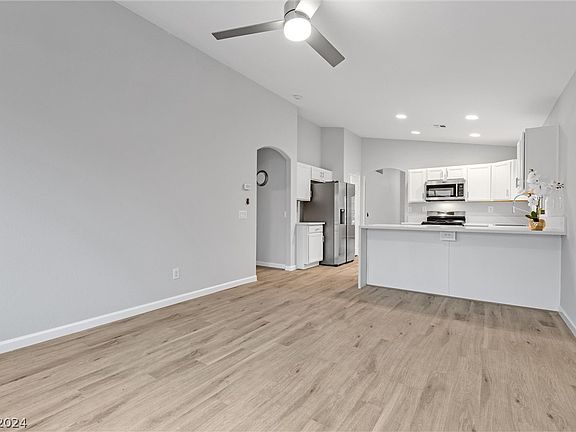 4th image of 11064 Cresco Ct