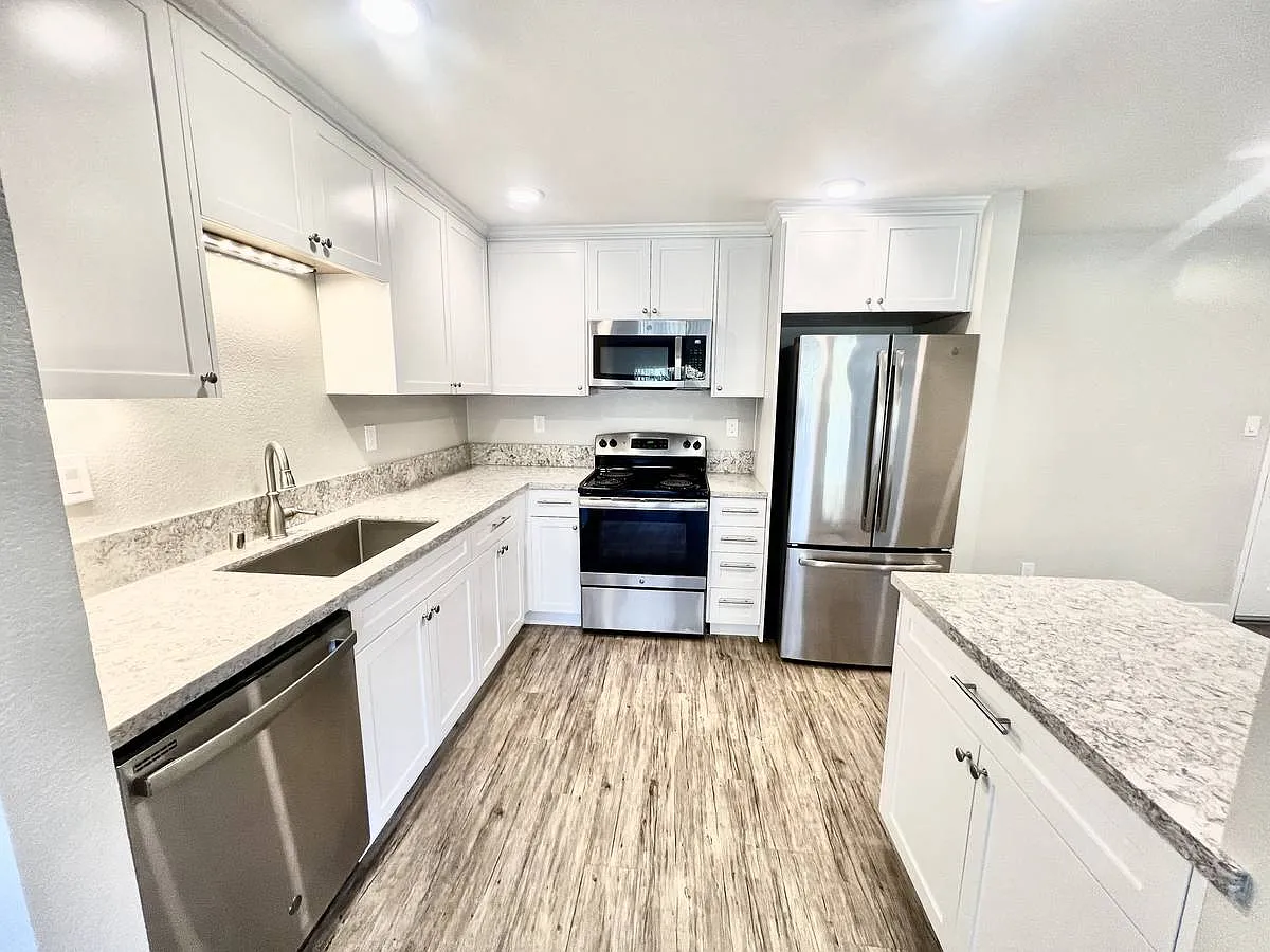 2 bed, 1050 sqft, $4,450 — Photo 1
