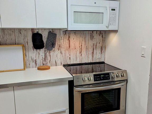 4th image of 2562 N Garden Dr #212