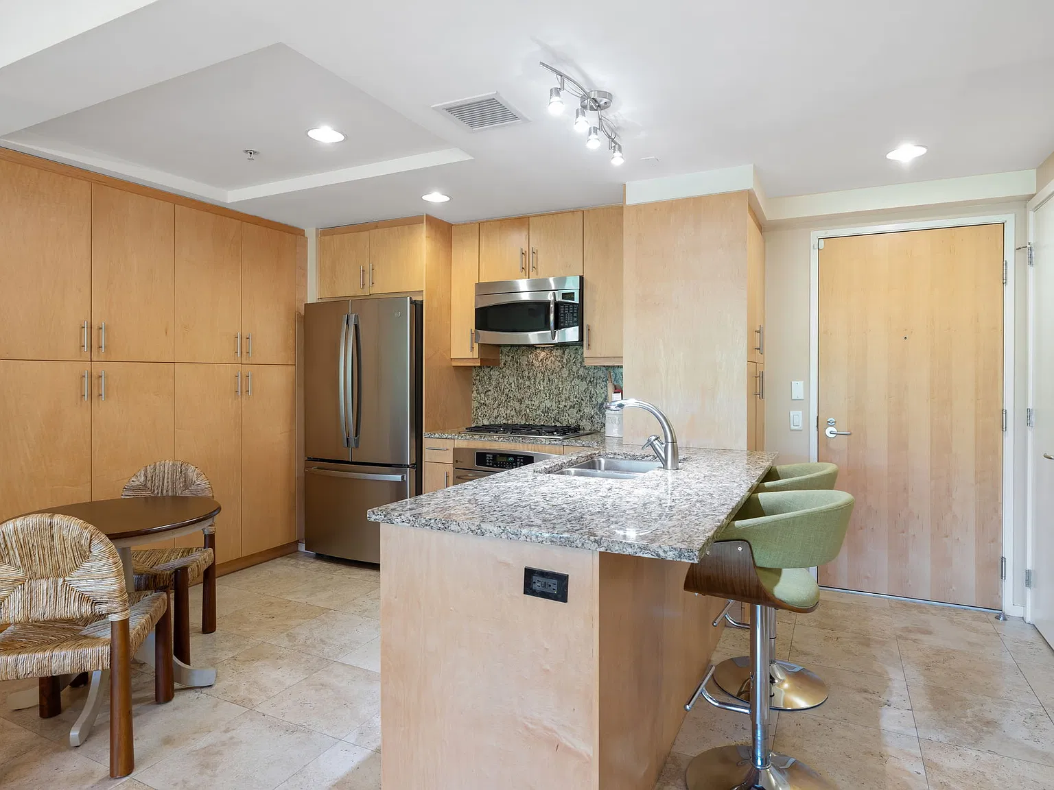 1 bed, 780 sqft, $2,800 — Photo 4