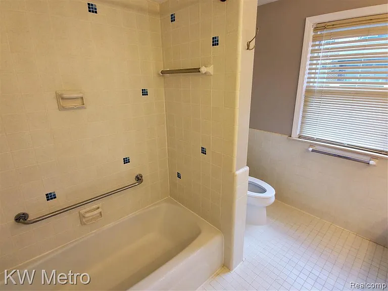 553 N Old Woodward Ave — Photo 16