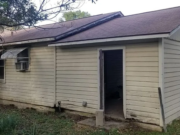 711 Miller St, Rockdale, TX 76567