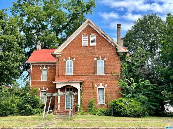 202 Coffee St E, Talladega, AL 35160