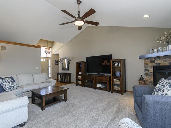 5th image of S97W13801 Stonebridge WAY