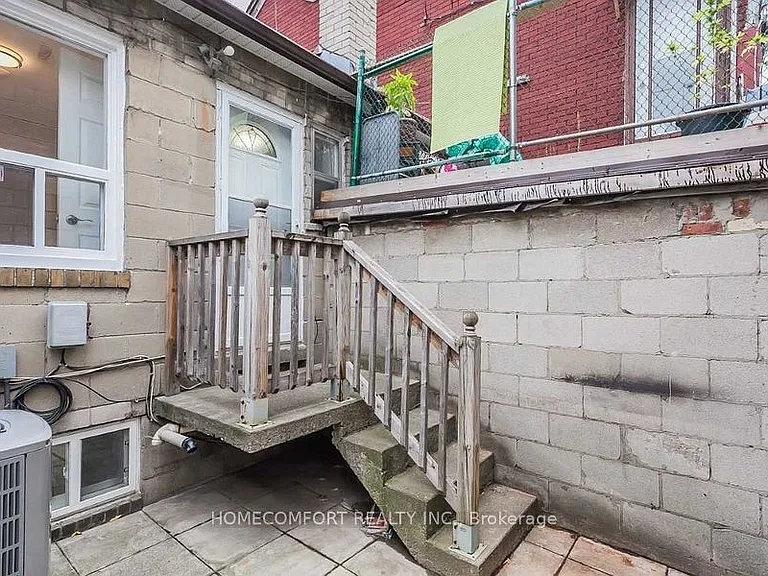 208 Manning Ave — Photo 15