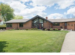 92 Stonecroft Ln, Amherst, NY 14226